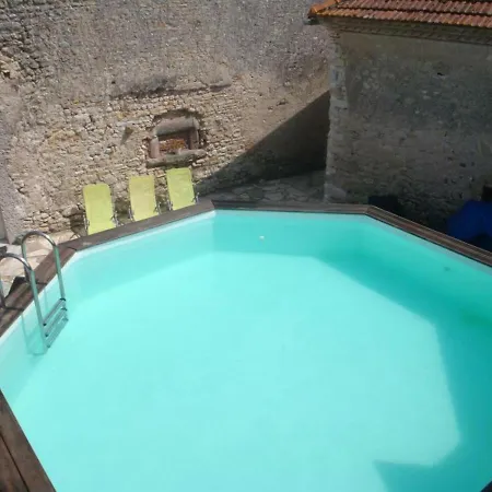 Fermette Renovee Avec Piscine Privative, Charme Authentique Et Confort Contemporain - Fr-1-489-169